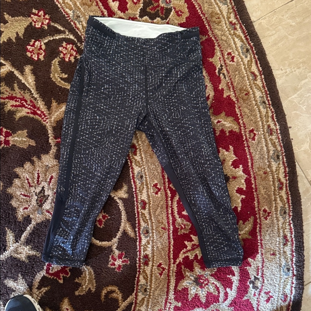 Lululemon Athletica Black and Gray Textured Leggings